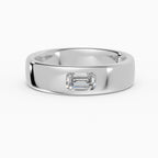 Alianza de boda en oro blanco 18k de 5 mm con diamante talla esmeralda engastado al enrase, vista frontal - BRAVORA joyeria