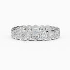 Alianza eternity en oro blanco 18k con diamantes ovales en toda la banda, vista frontal - BRAVORA joyeria