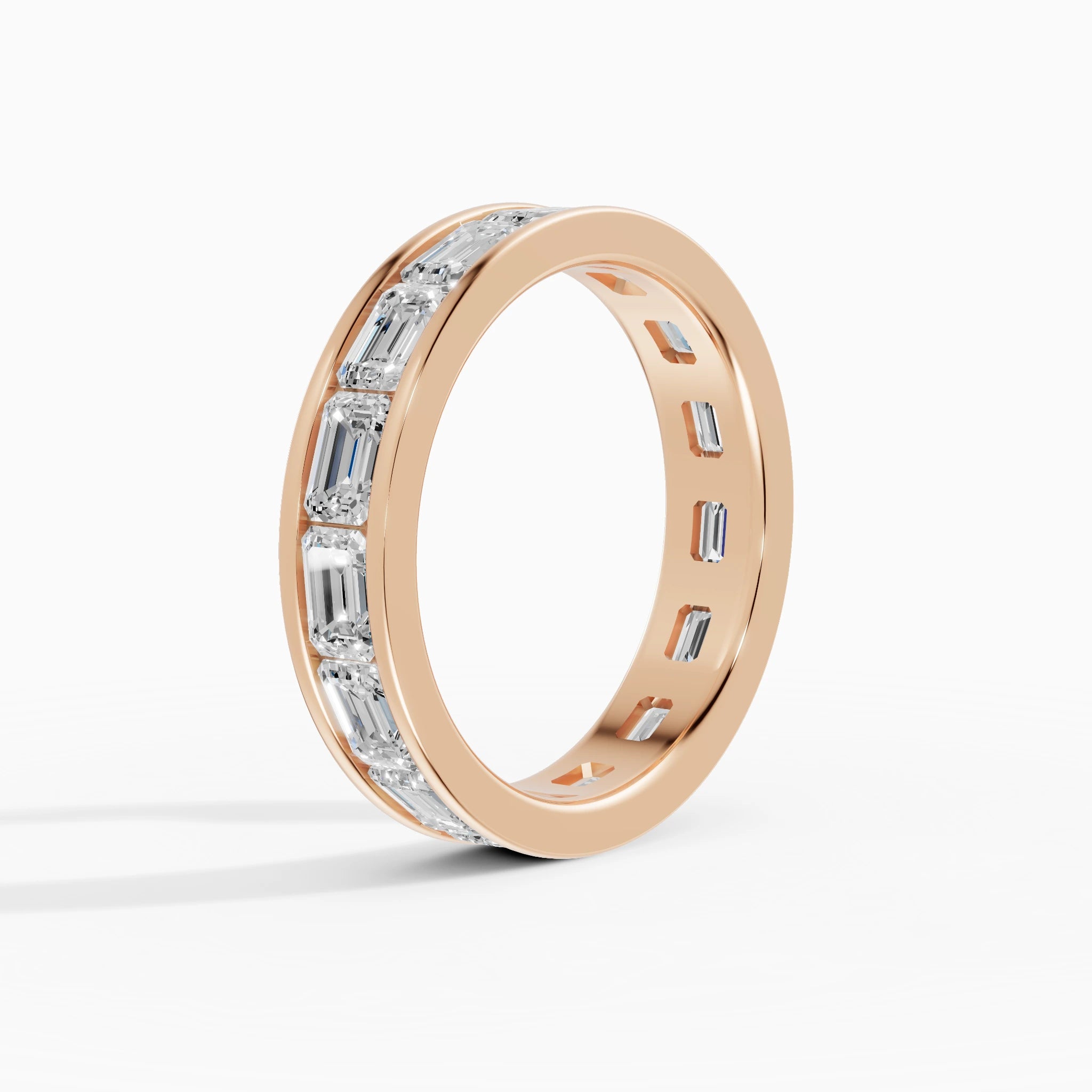 Anillo de compromiso Volta en oro rosa de 4 mm con diamante corte esmeralda 4x2,8 mm vista lateral