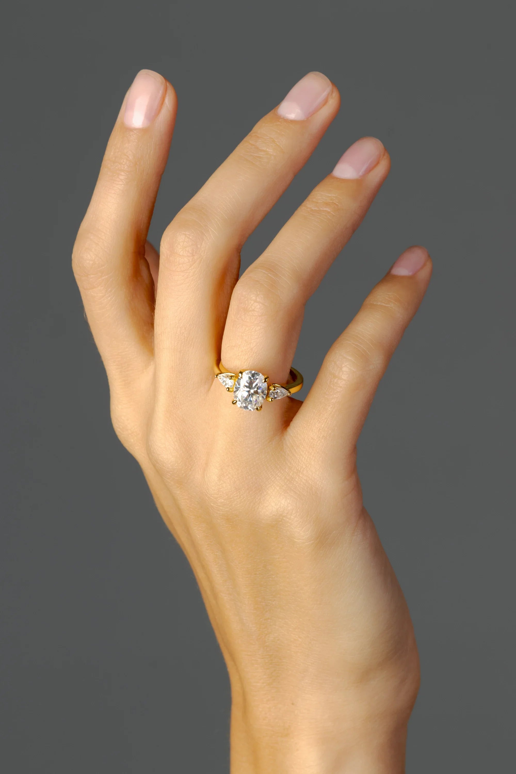 Anillo de compromiso ELARA oval trilogía - con caja