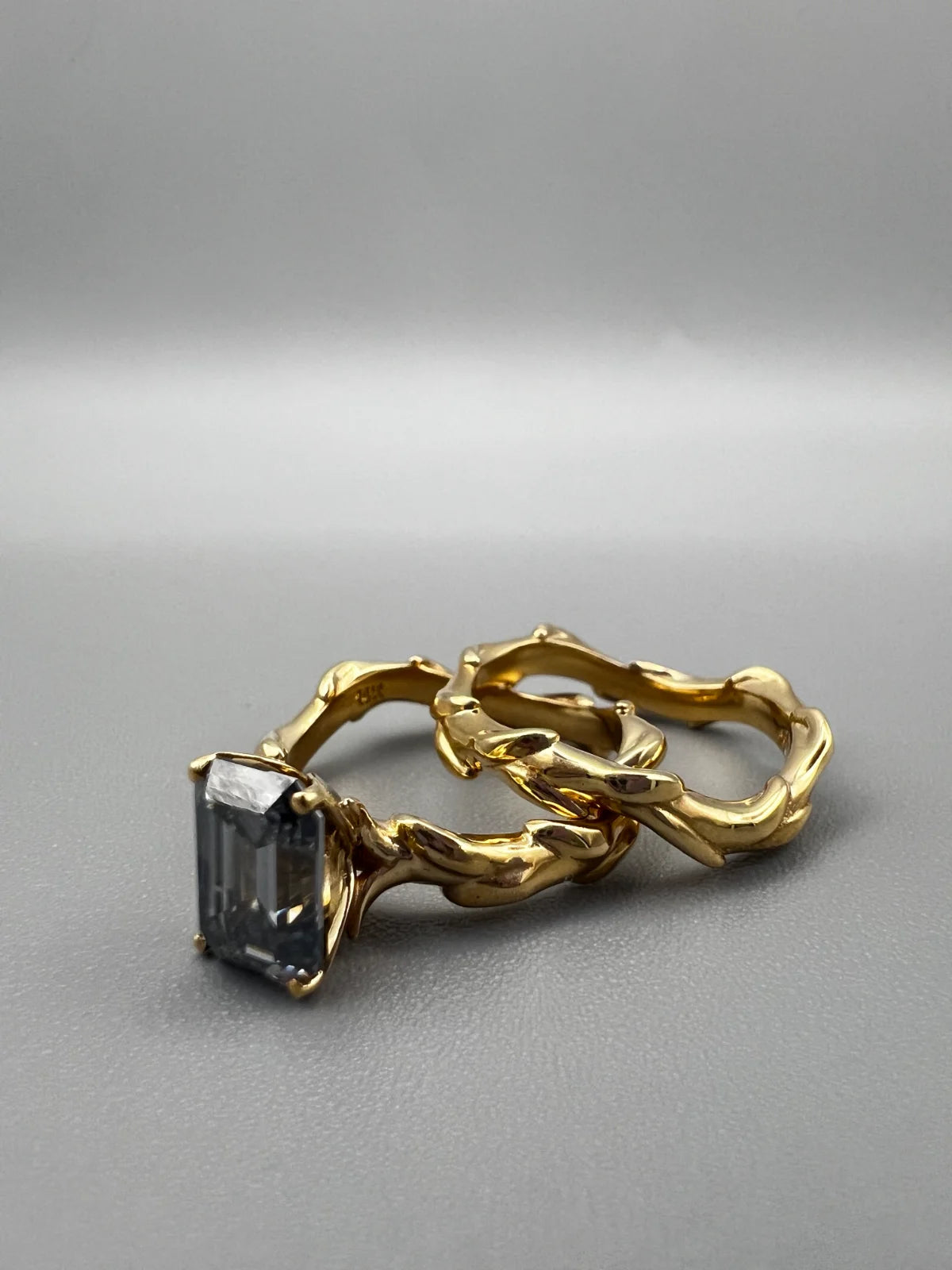 anillo compromiso personalizado oro amarillo rosa bravora moissanita diamante laboratorio corte brillante 6 garras 2 quilates 14k 18k promesa pavé espinas