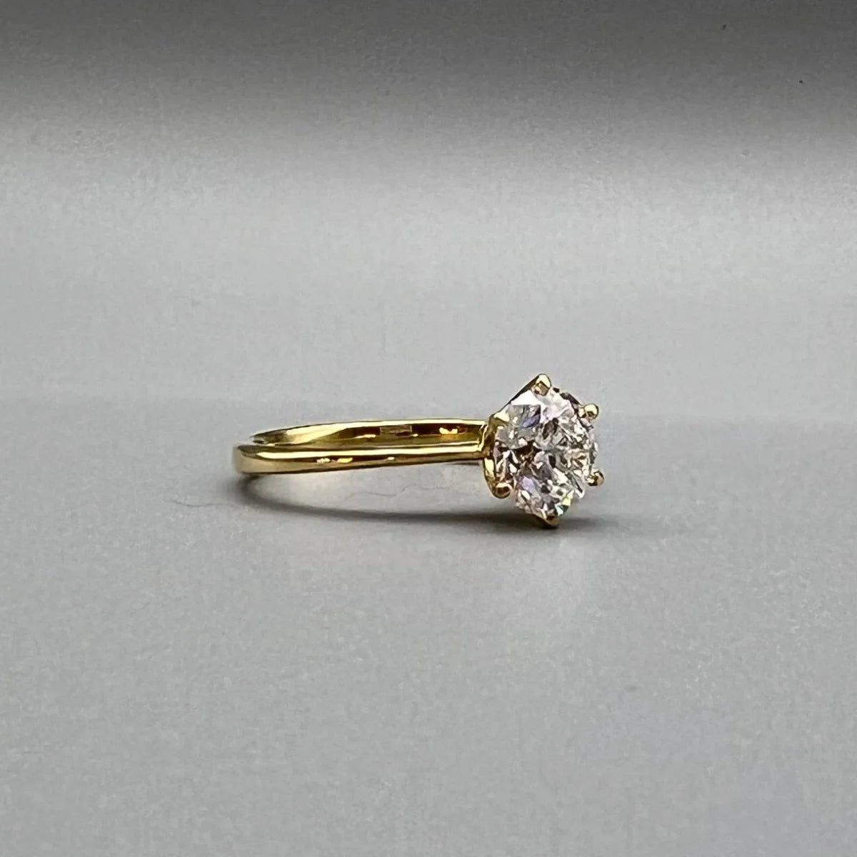 bravora jewelry anillo compromiso promesa redondo brillante solitario 6 garras oro amarillo 18k diamante engagement ring custom bespoke a medida personalizado barcelona 