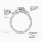 Anillo de compromiso ELARA cojín trilogía - lifestyle