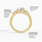 Anillo de compromiso ELARA pera trilogía - puesto en mano