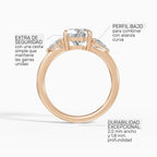 Anillo de compromiso ELARA pera trilogía - lifestyle