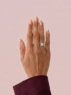 Anillo de compromiso GAIA princesa solitario en oro blanco 18k - puesto en mano