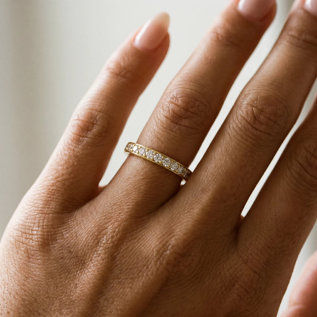 Lux en oro amarillo, puesta en la mano - BRAVORA joyería