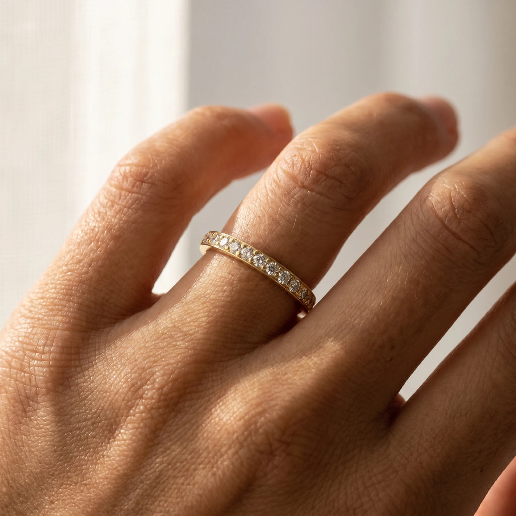 Lux en oro amarillo, puesta en la mano - BRAVORA joyería