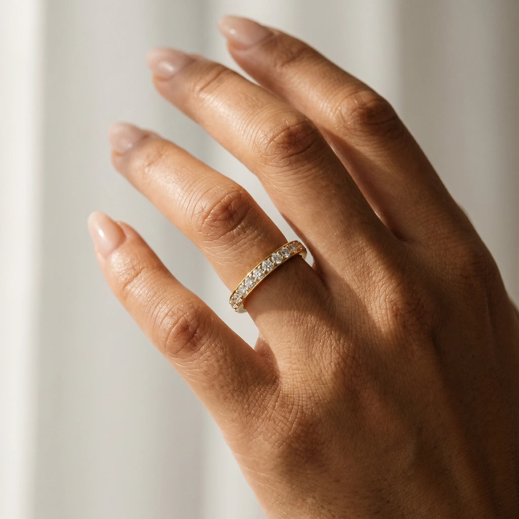 Lux en oro amarillo, puesta en la mano - BRAVORA joyería