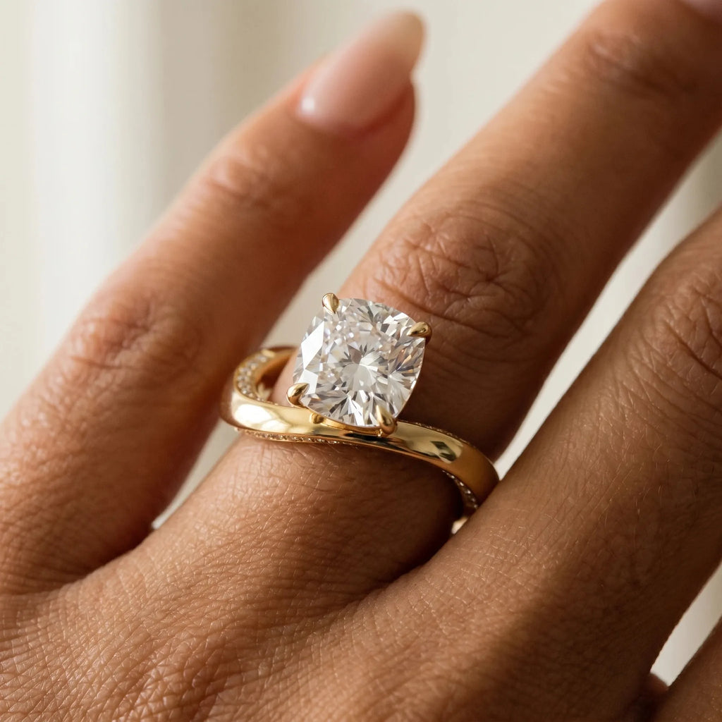 Marea en oro amarillo, puesta en la mano - BRAVORA joyería