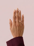 Alianza Orion en oro rosa de 3 mm - puesta en la mano