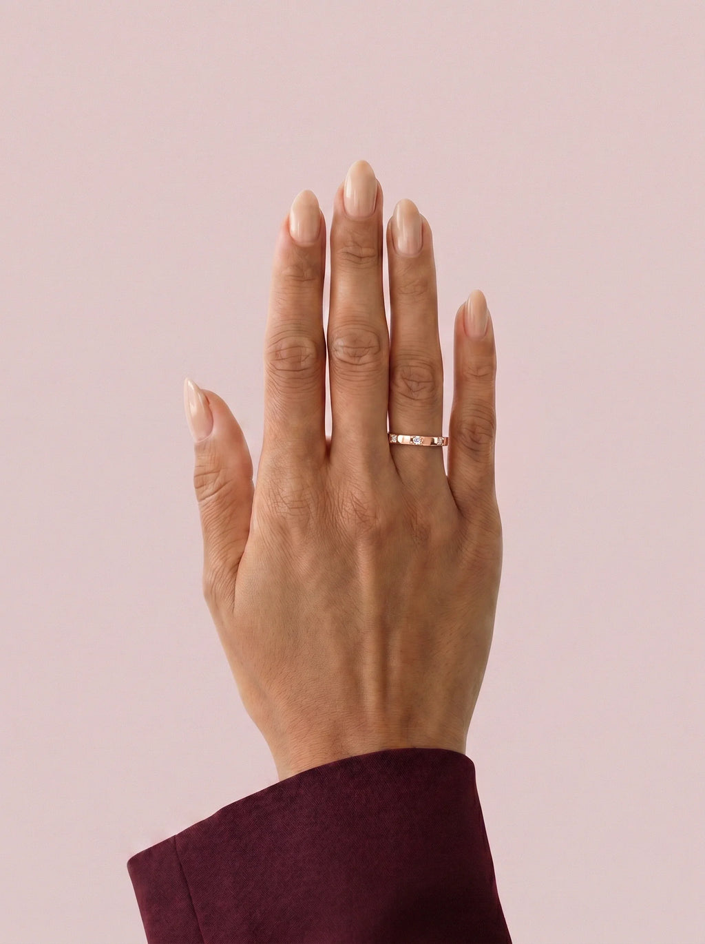 Alianza Petra en oro rosa con diamante corte brillante - puesta en la mano