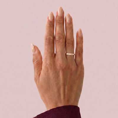 Anillo SOLEIL en oro rosa, vista en la mano, hero