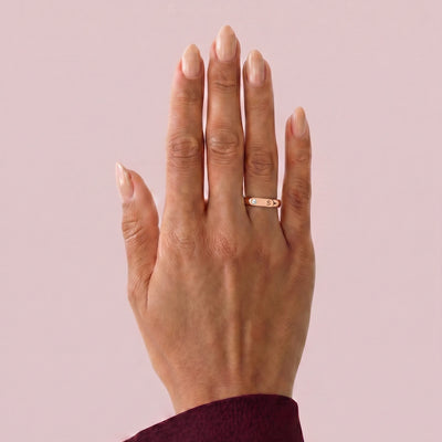 Anillo SOLEIL en oro rosa, vista en la mano, hero