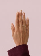 Alianza Terra en oro amarillo de 2,5 mm - puesta en la mano