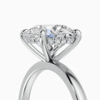 Anillo de compromiso THEIA brillante solitario halo escondido - lifestyle