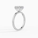 Anillo de compromiso THEIA cojín solitario halo escondido - puesto en mano