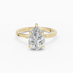 Anillo de compromiso THEIA pera solitario halo escondido en oro amarillo 18k