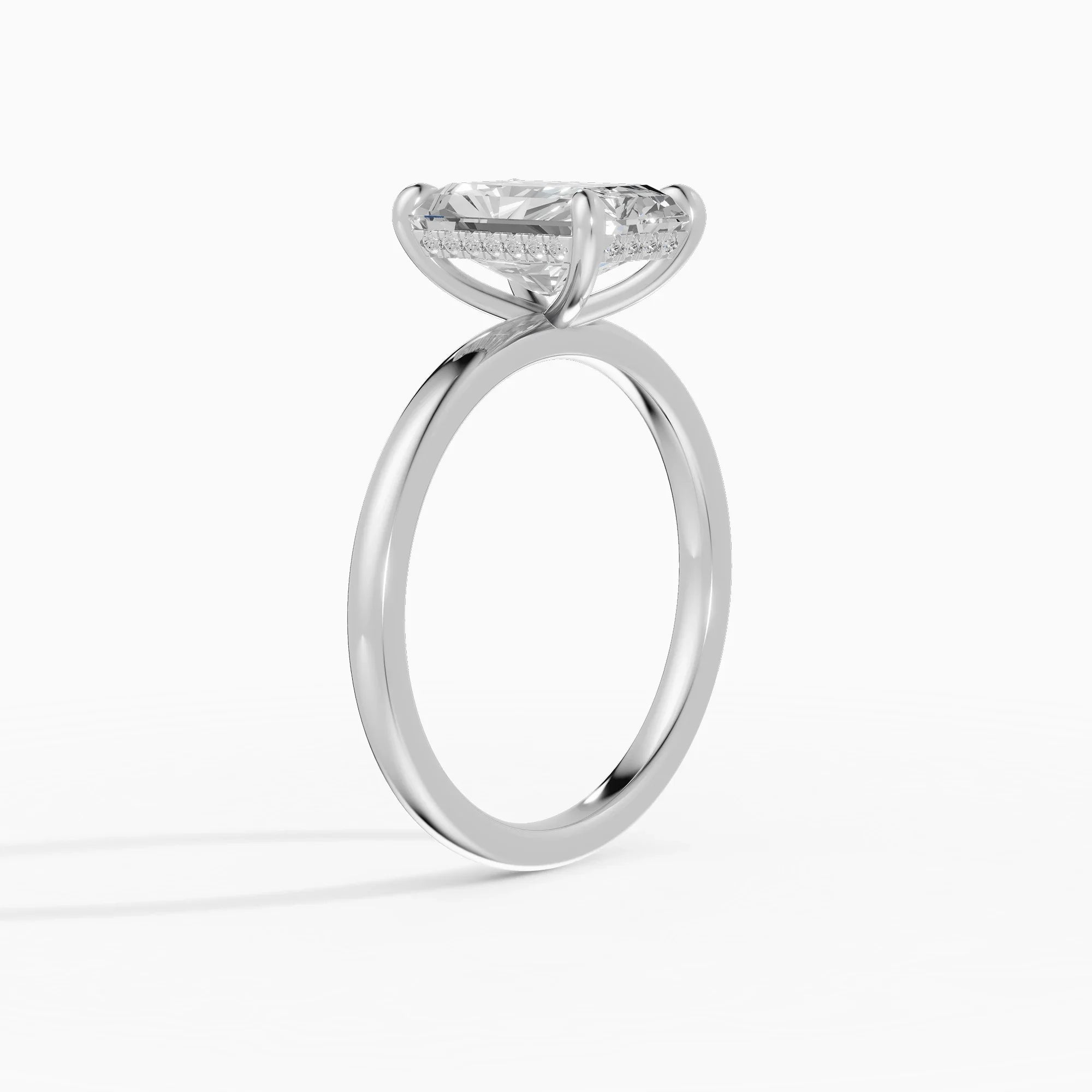 Anillo de compromiso THEIA radiante solitario halo escondido - puesto en mano
