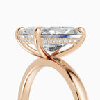Anillo de compromiso THEIA radiante solitario halo escondido - lifestyle