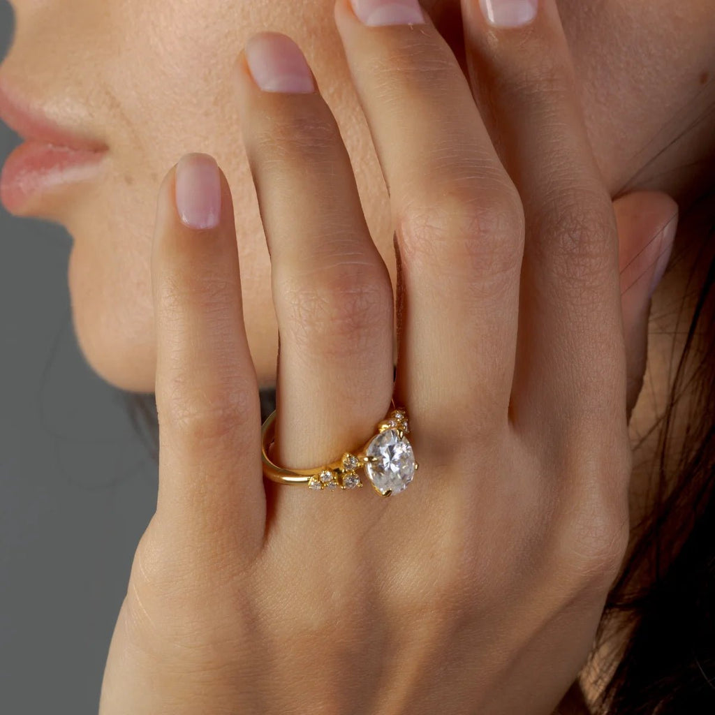 JASMINE | Anillo clúster radiante en oro platino moissanita diamante Oro rosa 14k - Anillo de compromiso personalizado BRAVORA Jewelry