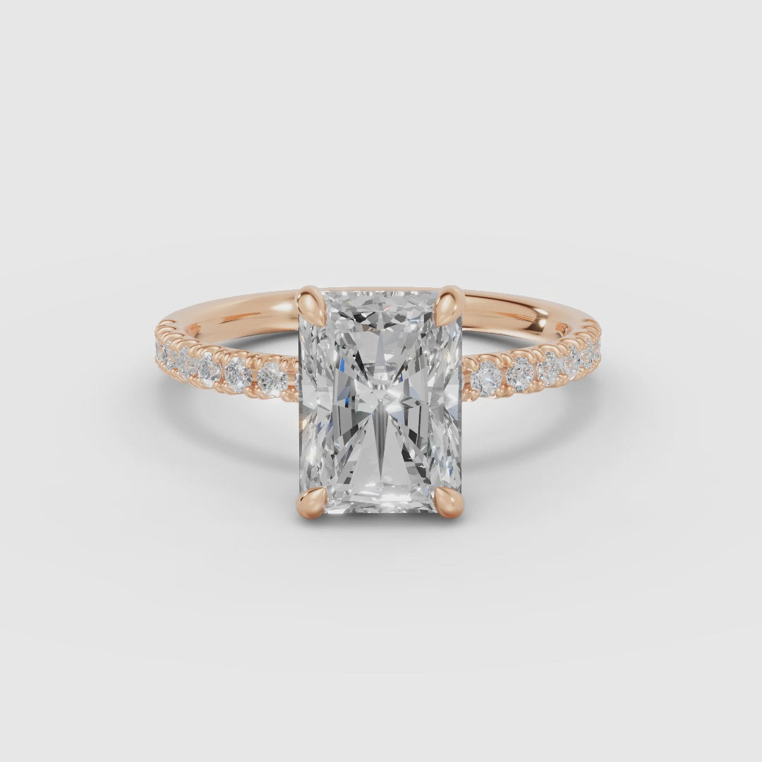 AURORA | Anillo solitario corte radiante medio pavé