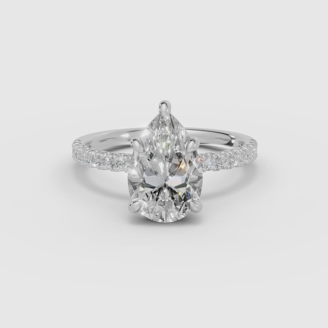 AURORA | Anillo solitario corte pera medio pavé