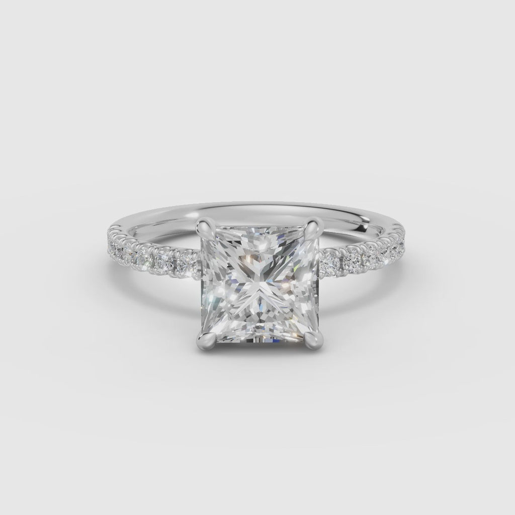 AURORA | Anillo solitario corte princesa medio pavé