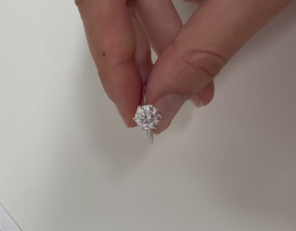 Anillo solitario de platino con diamante de laboratorio talla brillante hecho a medida por BRAVORA - video