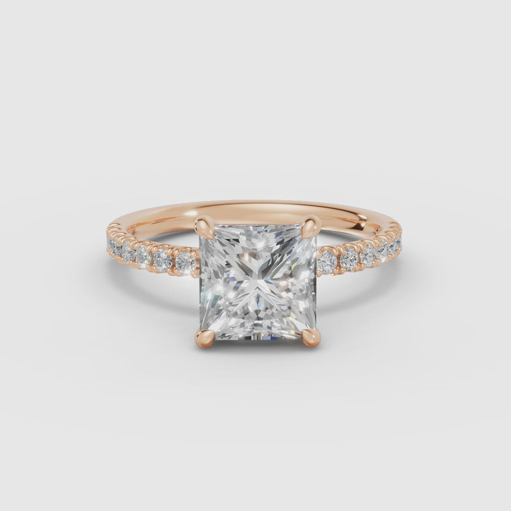 AURORA | Anillo solitario corte princesa medio pavé