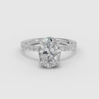 Anillo de compromiso AURORA oval solitario medio pavé en oro blanco - vídeo