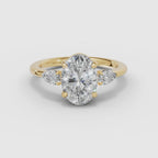 Vídeo 360° del anillo de compromiso ELARA trilogía oval en oro amarillo