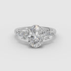 Vídeo 360° del anillo de compromiso VESTA oval clúster en oro blanco
