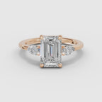 Vídeo 360° del anillo de compromiso ELARA trilogía esmeralda en oro rosa