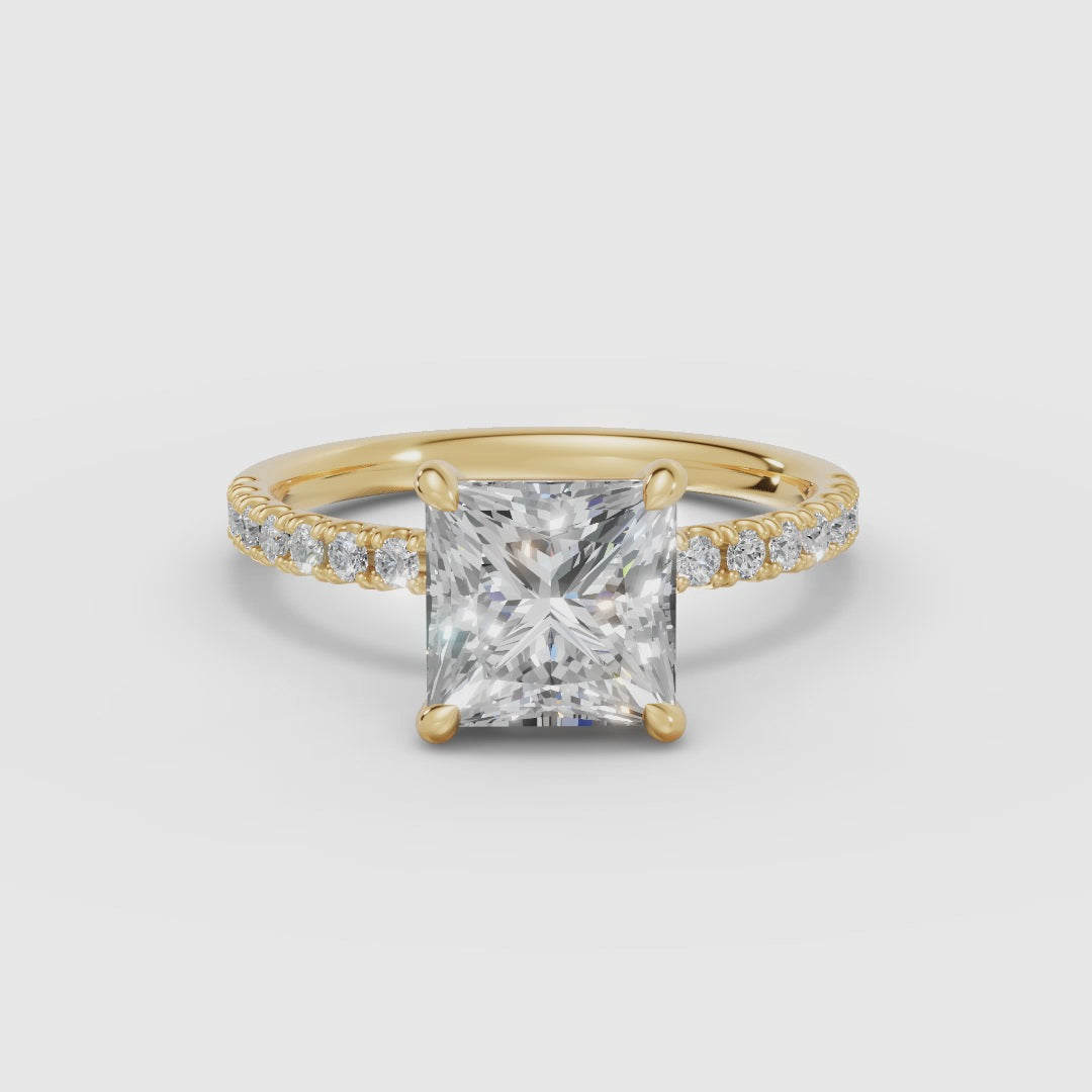 AURORA | Anillo solitario corte princesa medio pavé