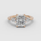 Vídeo 360° del anillo de compromiso ELARA trilogía radiante en oro rosa