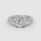 Vídeo 360° del anillo de compromiso ELARA trilogía brillante en oro blanco