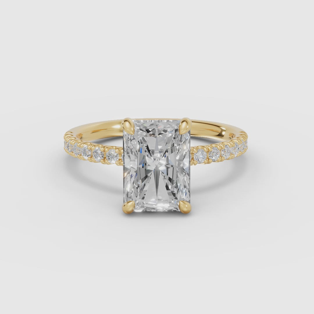 AURORA | Anillo solitario corte radiante medio pavé