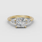 Vídeo 360° del anillo de compromiso ELARA trilogía princesa en oro amarillo