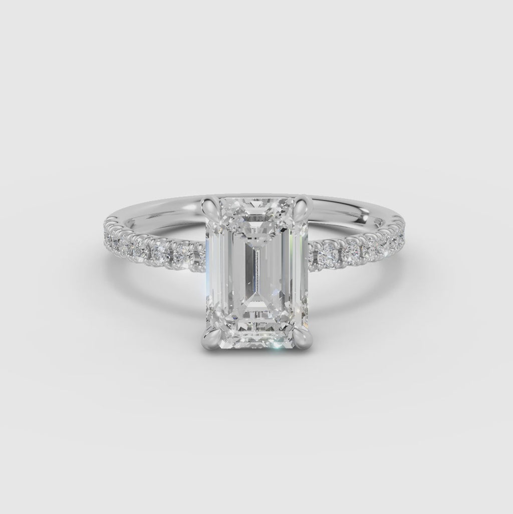 Anillo solitario corte esmeralda medio pavé | AURORA