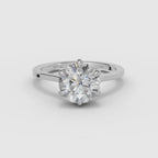 Anillo de compromiso MAGNOLIA brillante solitario engaste floral en oro blanco - vídeo